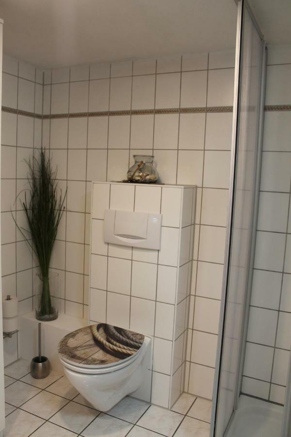 Lutzi'S Ferienwohnung รอสต็อค ภายนอก รูปภาพ