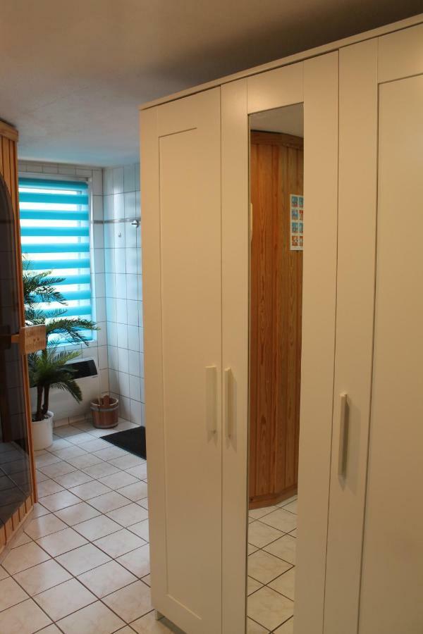 Lutzi'S Ferienwohnung รอสต็อค ภายนอก รูปภาพ